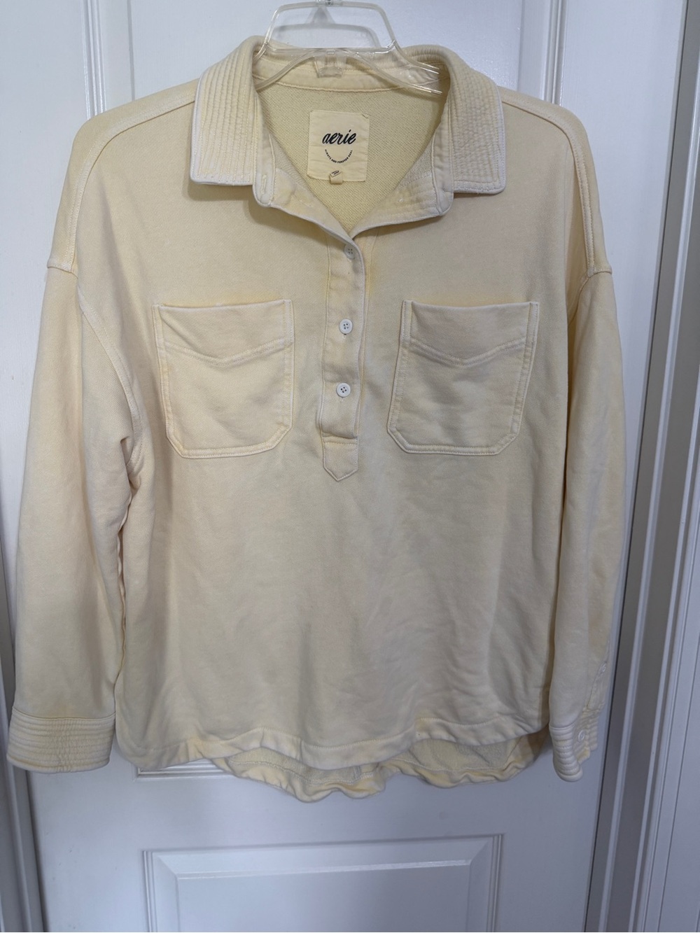 aerie Cream Long Sleeve Collared Pullover Sweatshirt 26” pit to pit. 32”tail